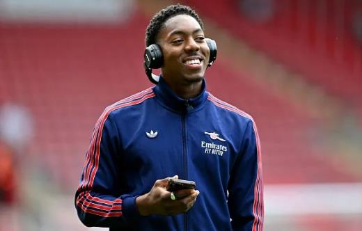 Myles Lewis-Skelly dang truong thanh vuot bac tai Arsenal.