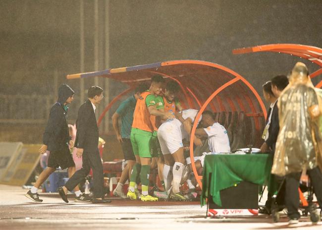 Nam Định FC 'trả giá đắt' sau trận thắng SLNA