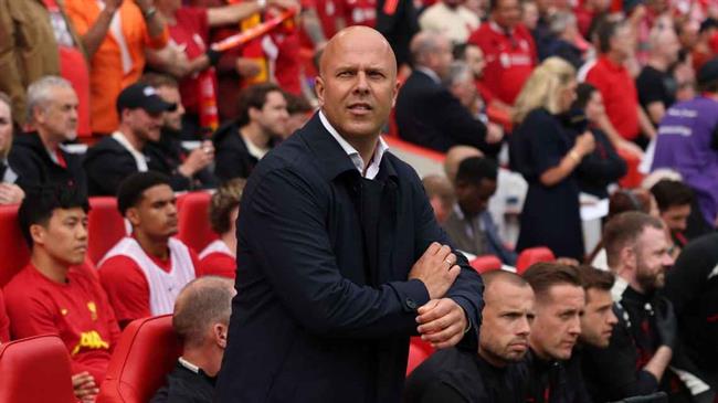 Arne Slot tri ân cộng đồng bóng đá sau sự kiện buồn ở Liverpool