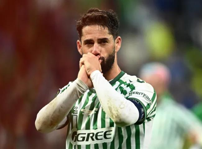 Enzo Maresca gửi thông điệp cho Isco