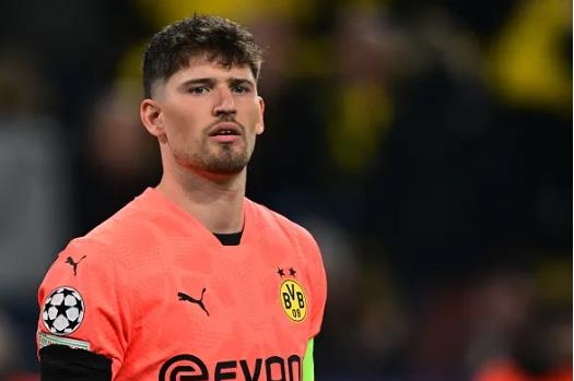 Thủ môn Gregor Kobel từ chối Chelsea ở Hè 2025