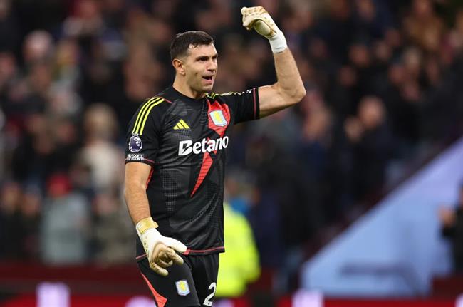 Emiliano Martinez được khuyên nên gia nhập MU 