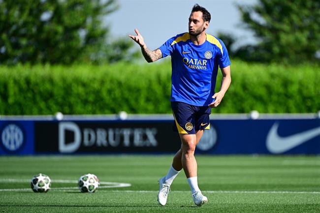 Chủ tịch Inter Milan chỉ thẳng mặt Hakan Calhanoglu sau trận thua Fluminense