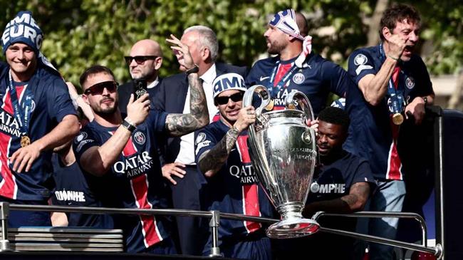 Lễ diễu hành của PSG bị lu mờ bởi bạo loạn, 2 người thiệt mạng 1 Lễ diễu hành của PSG bị lu mờ bởi bạo loạn, 2 người thiệt mạng 1
