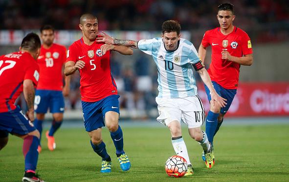 Messi và những cuộc đối đầu đầy duyên nợ với Chile