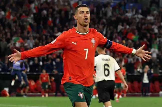 VIDEO: Cristiano Ronaldo: "Người giành Quả bóng vàng nên là người vô địch Champions League"