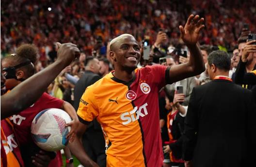 Al-Hilal chuyển hướng sang chiêu mộ Victor Osimhen của Napoli.  Al-Hilal chuyen huong sang chieu mo Victor Osimhen cua Napoli.