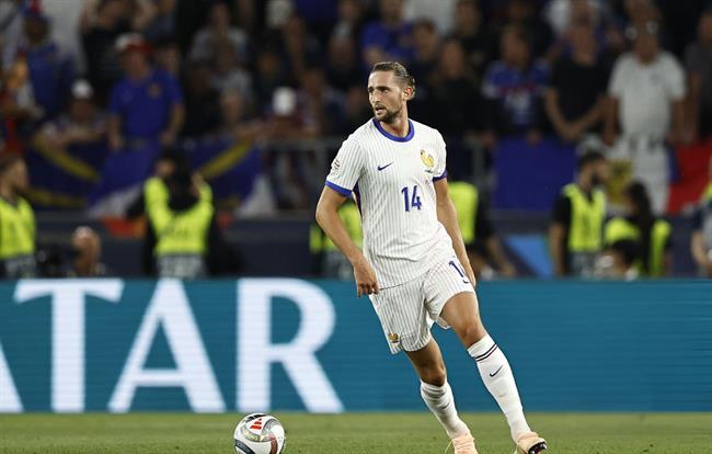 Tiền vệ ĐT Pháp thất vọng vì ghi bốn bàn vẫn thua