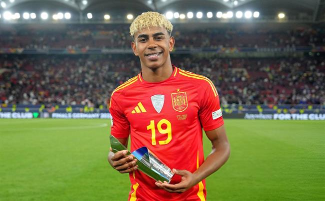 HLV ĐT Tây Ban Nha cho phép Lamine Yamal tiệc tùng 1