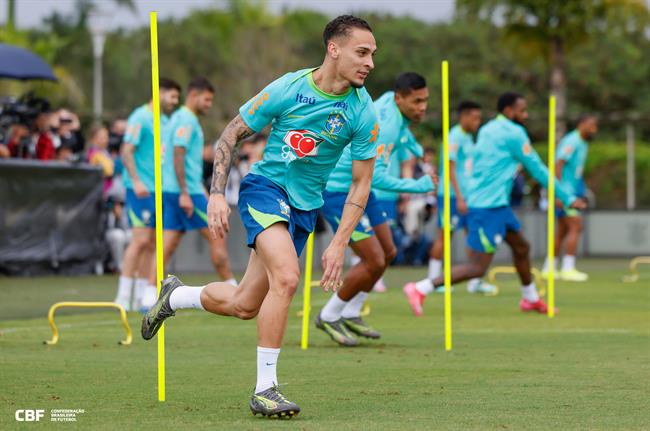 Antony hạnh phúc khi được Ancelotti gọi trở lại ĐT Brazil