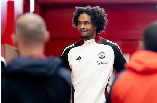 MU tu choi de nghi dau tien cho Joshua Zirkzee o He 2025.