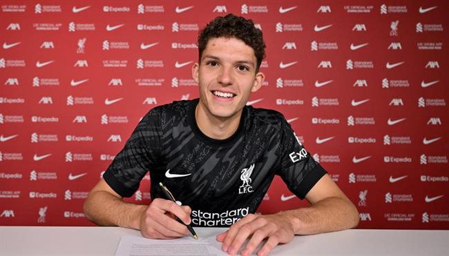 Tiểu sử cầu thủ Armin Pecsi