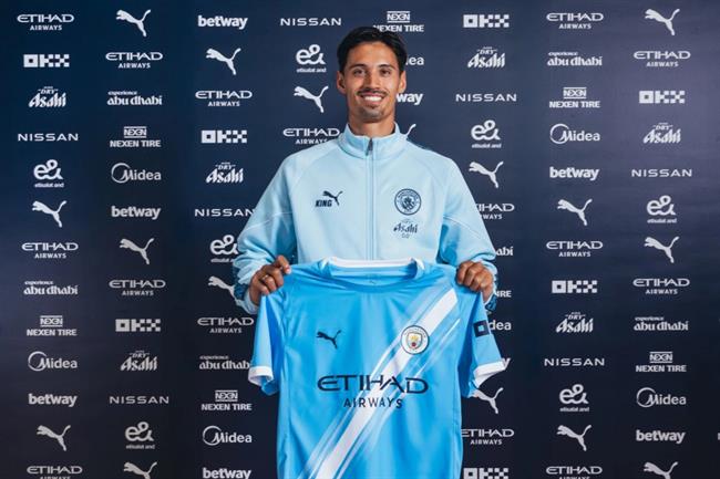 Man City chính thức ra mắt tiền vệ hay nhất Serie A