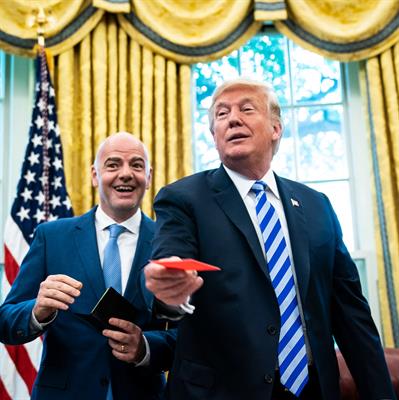 Donald Trump cảnh báo về việc phản đối chủ tịch FIFA 1