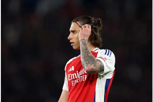 Arsenal quyet dinh tuong lai Riccardo Calafiori.