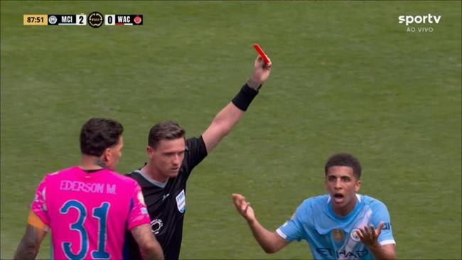 Sao Man City bị treo giò 3 trận ở Club World Cup