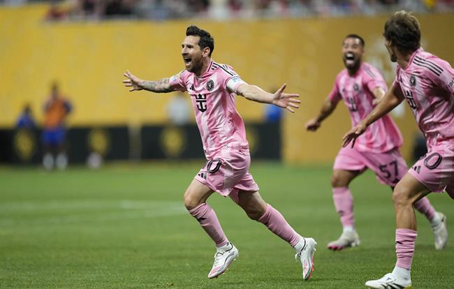 Messi lên tiếng về pha đá phạt thần sầu tung lưới Porto