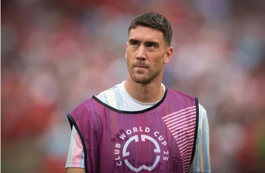 Juventus muon doi Dusan Vlahovic lay Jadon Sancho.