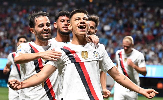 Pep Guardiola ngợi khen sao trẻ Echeverri sau siêu phẩm đá phạt