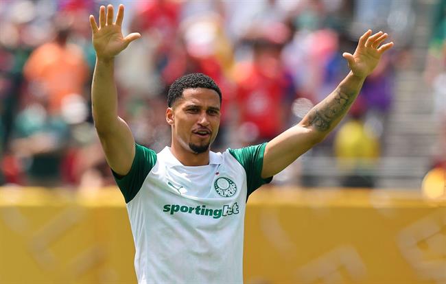 Hậu vệ Palmeiras ăn mừng kiểu Ronaldo nếu ghi bàn trước Messi