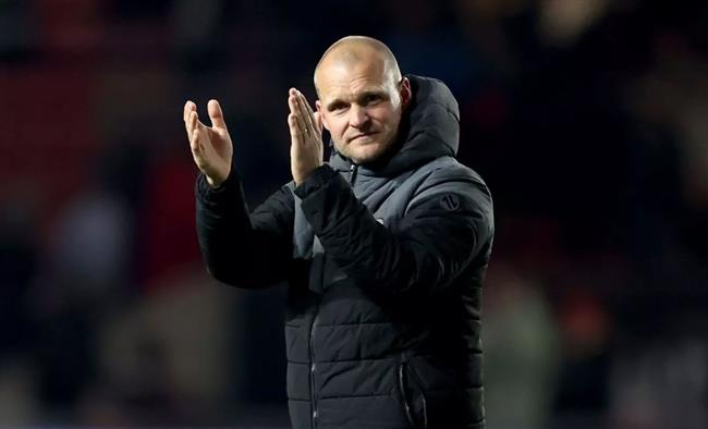 Tiểu sử huấn luyện viên Liam Manning