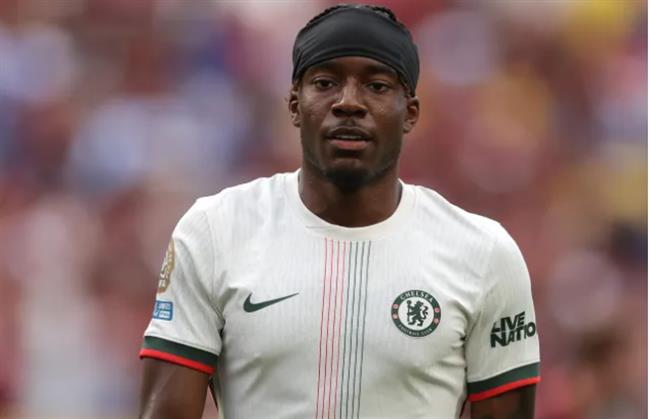 Arsenal quan tam Noni Madueke cua Chelsea o He 2025.
