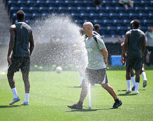 Chelsea không thể tập luyện bình thường vì trời quá nóng 1