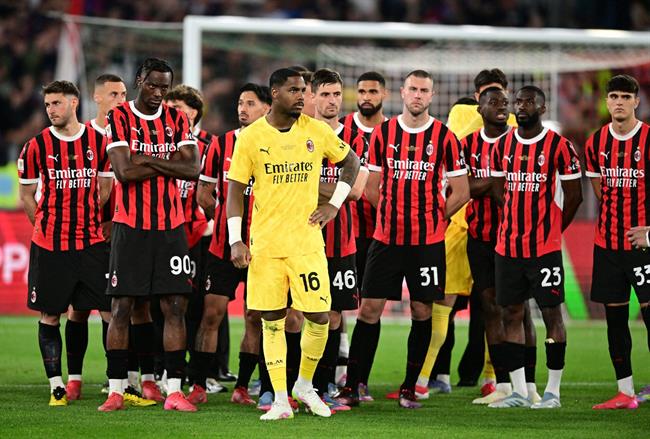 Vì sao AC Milan rơi vào tình cảnh bi đát?