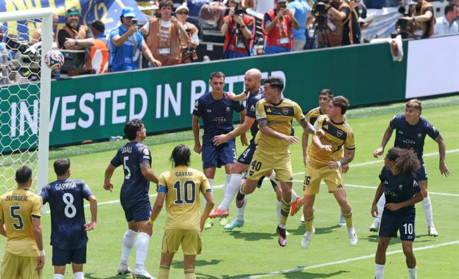 Thầy giáo thể dục đưa Auckland City đi vào lịch sử Club World Cup 1