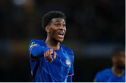 Dortmund dua Josh Acheampong vao tam ngam.