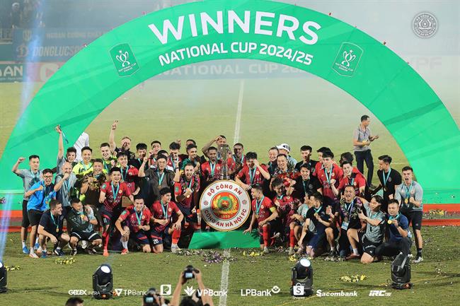 CLB CAHN vô địch Cúp Quốc gia: Phần thưởng cho người xứng đáng!