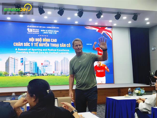 VIDEO: Teddy Sheringham: "Sẽ quay lại Việt Nam vì tình cảm nồng hậu từ người hâm mộ"