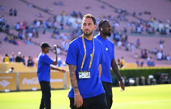 Chủ tịch Inter Milan chỉ thẳng mặt Hakan Calhanoglu sau trận thua Fluminense 1