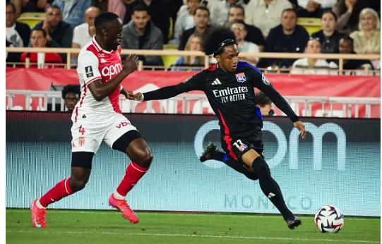 Malick Fofana duoc nhieu cau lac bo hang dau chau au san don.