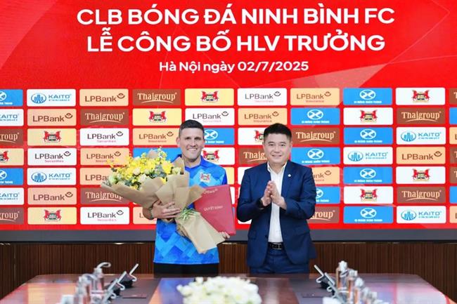 CLB Ninh Bình trình làng 3 cựu sao HAGL, bổ nhiệm HLV Tây Ban Nha