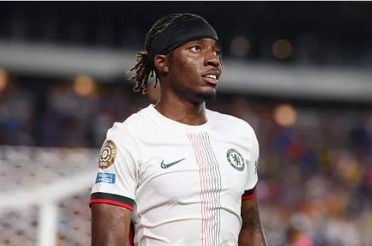 Noni Madueke đối mặt với tương lai bất định tại Chelsea. Noni Madueke doi mat voi tuong lai bat dinh tai Chelsea.