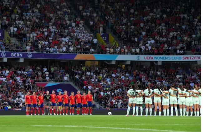 Các cầu thủ TBN và BĐN tưởng nhớ Diogo Jota