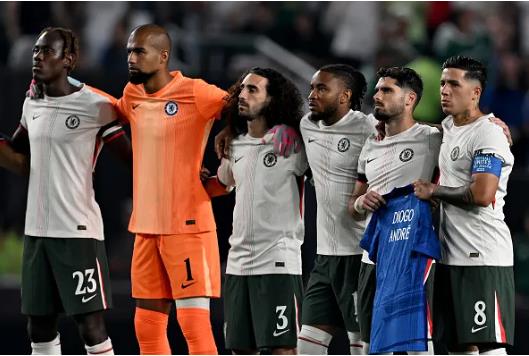 Hành động đẹp của Pedro Neto dành cho Diogo Jota và Andre Silva