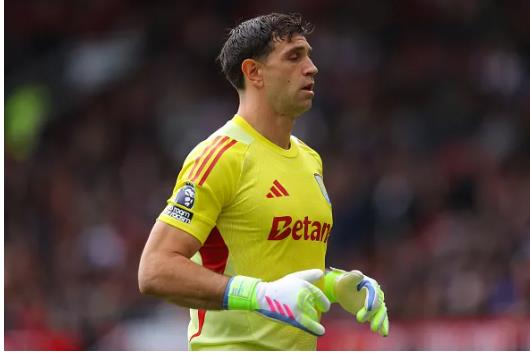 Chelsea duoc khuyen tu choi chieu mo Emiliano Martinez.