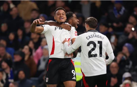 Tottenham muon chieu mo tien dao Rodrigo Muniz cua Fulham.