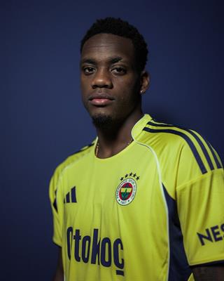 Bom xịt Al Nassr gia nhập đội bóng của Jose Mourinho 1 Bom xịt Al Nassr gia nhập đội bóng của Jose Mourinho 1