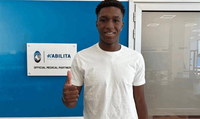 Tiểu sử cầu thủ Honest Ahanor