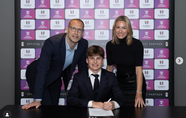 Damian Cech ky hop dong voi Fulham.