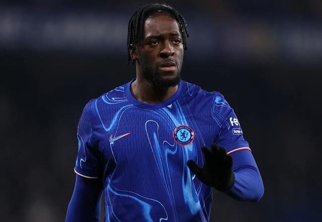 Villarreal hoi mua trung ve Axel Disasi 