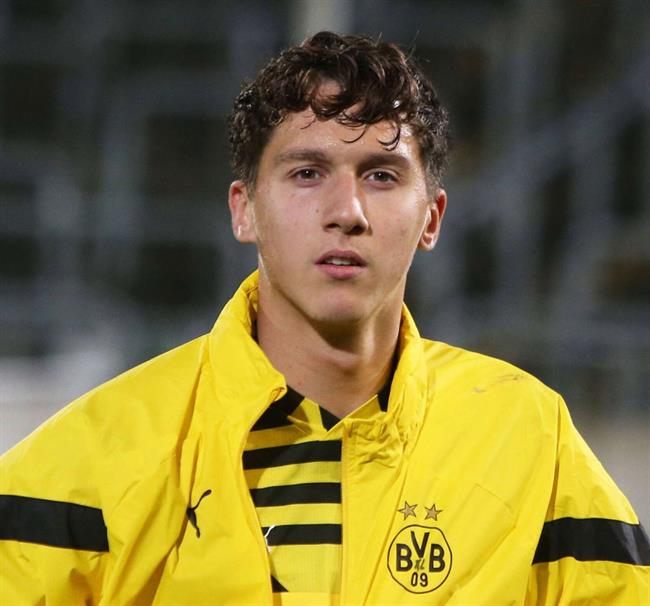Tiểu sử thủ môn Silas Ostrzinski của Borussia Dortmund