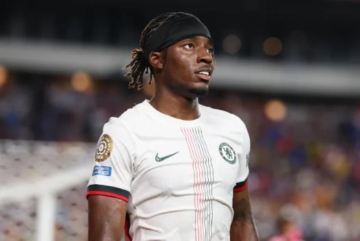 Chelsea tang gia ban Noni Madueke cho Arsenal o He 2025.