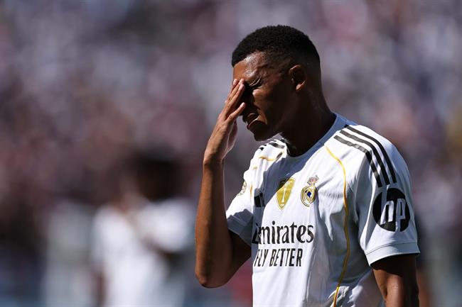 Kylian Mbappe: Cúi đầu trước cố nhân