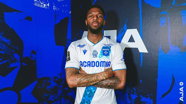 Tiểu sử tiền đạo Josue Casimir