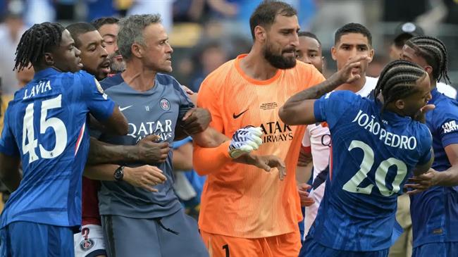 Chủ tịch PSG bênh vực Luis Enrique sau màn xô xát với Joao Pedro