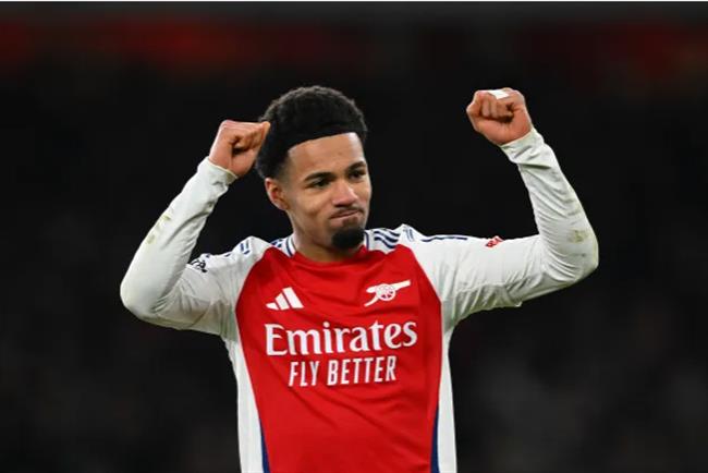 Arsenal sap gia han hop dong thanh cong voi Ethan Nwaneri.
